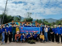 Tuổi trẻ Quế Lộc ra quân trồng tuyến đường hoa nông thôn mới kiểu mẫu