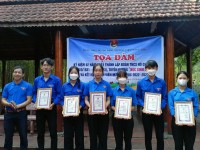Đoàn trường THPT Nông Sơn tổ chức tuyên dương “Học sinh 3 tốt"  và kết nạp đoàn viên mới
