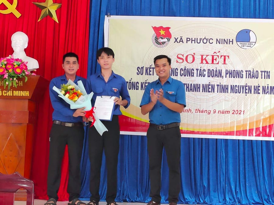 Nông Sơn công bố quyết định chuẩn y Phó Bí thư Đoàn xã Phước Ninh