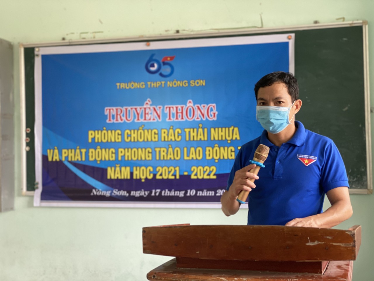 Đoàn trường THPT Nông Sơn tổ chức truyền thông phòng chống rác thải nhựa và phát động phong trào lao động