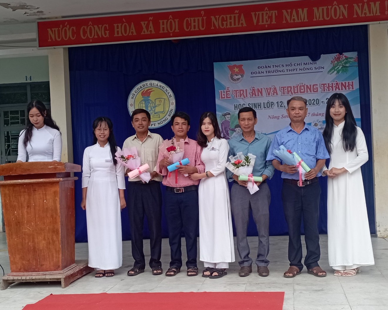 Đoàn trường THPT Nông Sơn tổ chức lễ tri ân và trưởng thành  cho học sinh lớp 12, năm học 2022-2023