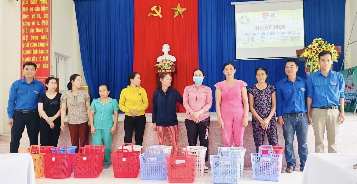 Nông Sơn tổ chức ngày hội tình nguyện phòng chống rác thải thựa và tuyên dương Câu lạc bộ, đội, nhóm tình nguyện năm 2023