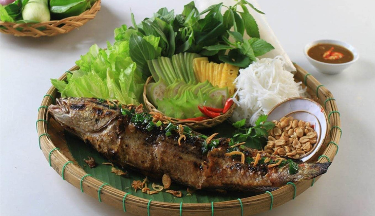 Đặc sản ở rừng U Minh Hạ là cá lóc nướng trui