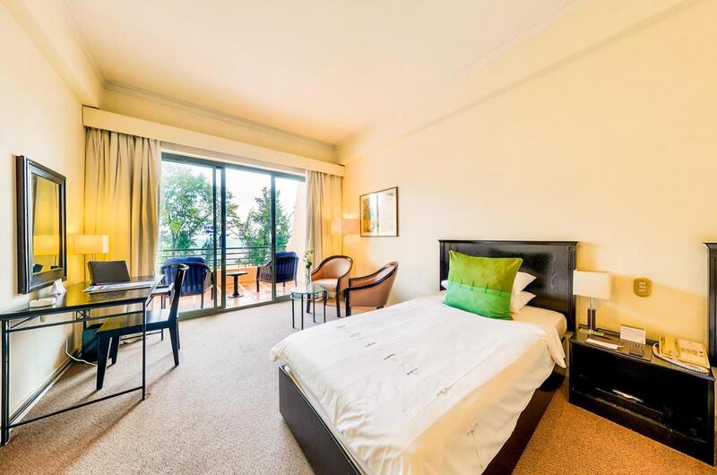 Novotel Mũi Né - Cung điện Disney dọc bờ biển