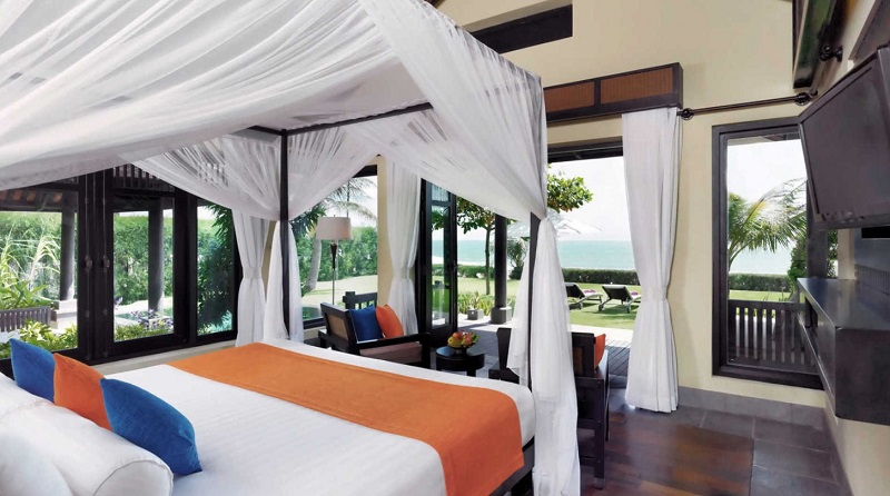 Novotel Mũi Né - Cung điện Disney dọc bờ biển
