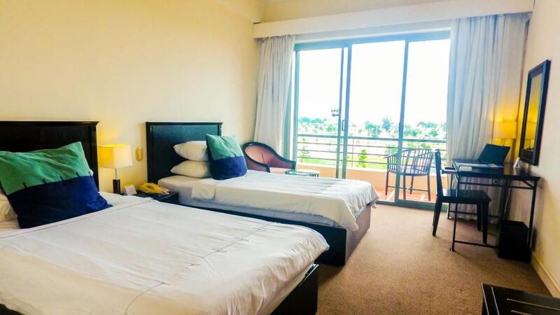 Novotel Mũi Né - Cung điện Disney dọc bờ biển