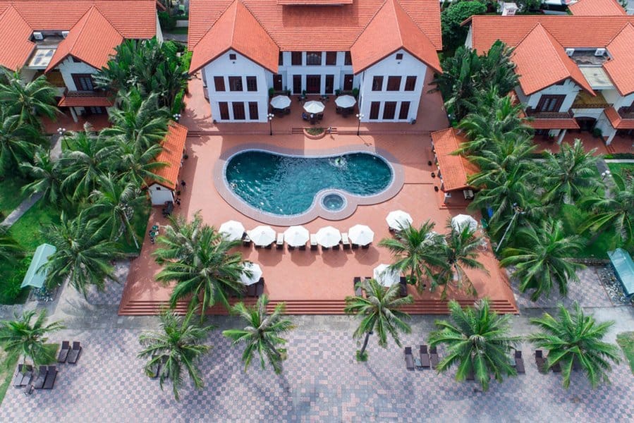 Review 13 Resort Hạ Long đẹp gần biển có bãi tắm riêng