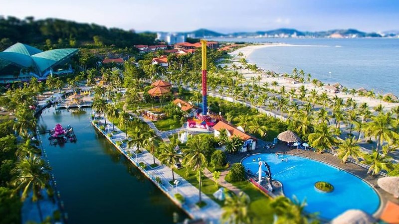 Review 13 Resort Hạ Long đẹp gần biển có bãi tắm riêng