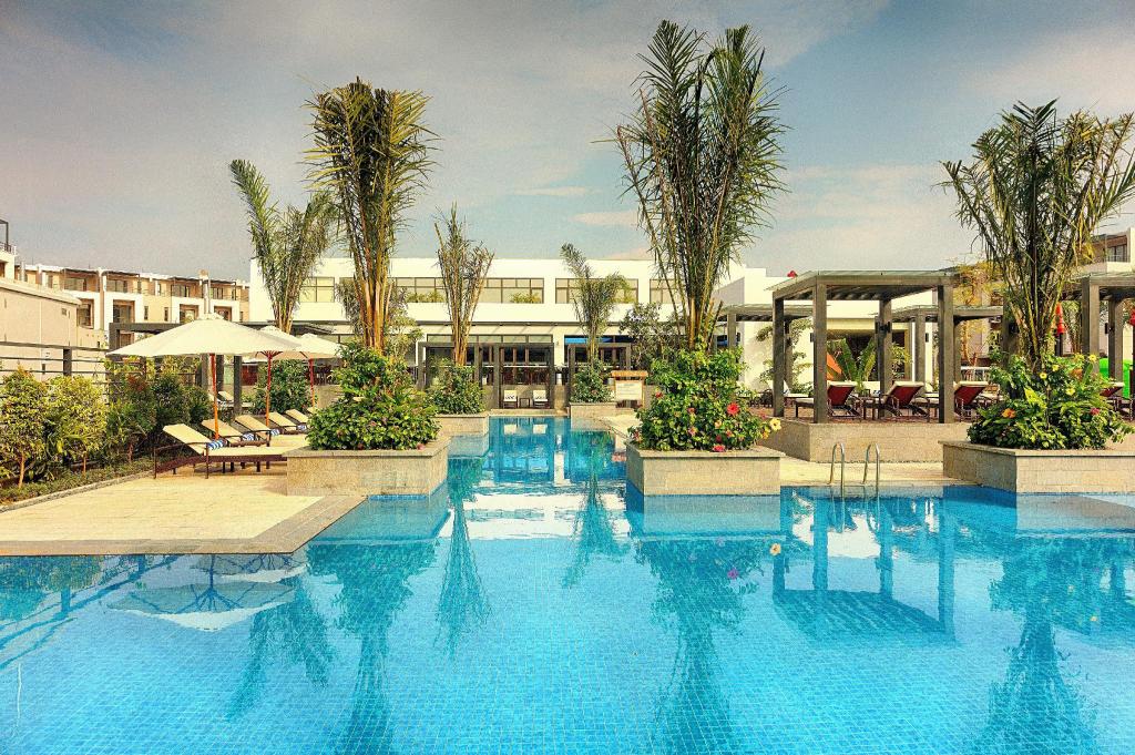 Review 13 Resort Hạ Long đẹp gần biển có bãi tắm riêng