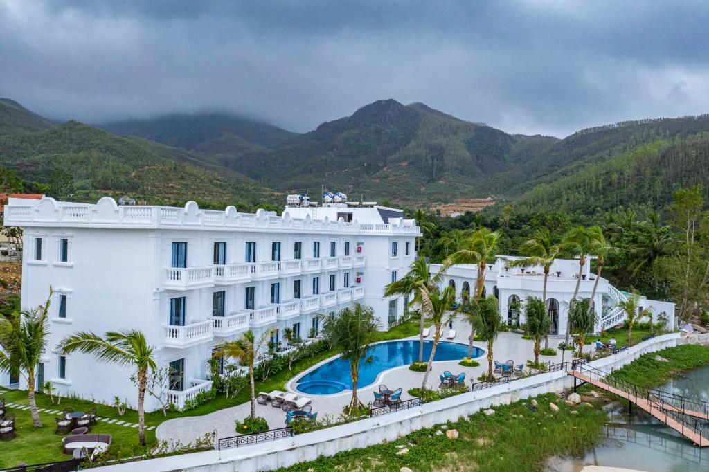 Seaside Boutique Resort Quy Nhơn - Vẻ đẹp tân cổ điển độc đáo