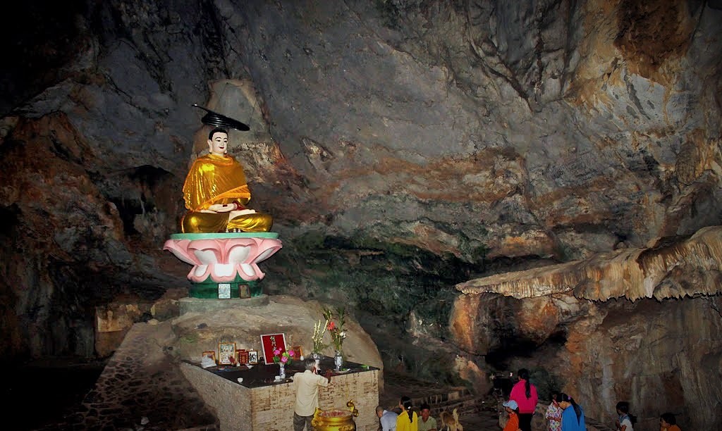 Vẻ đẹp bên trong của ngôi chùa Hang ở Hà tiên