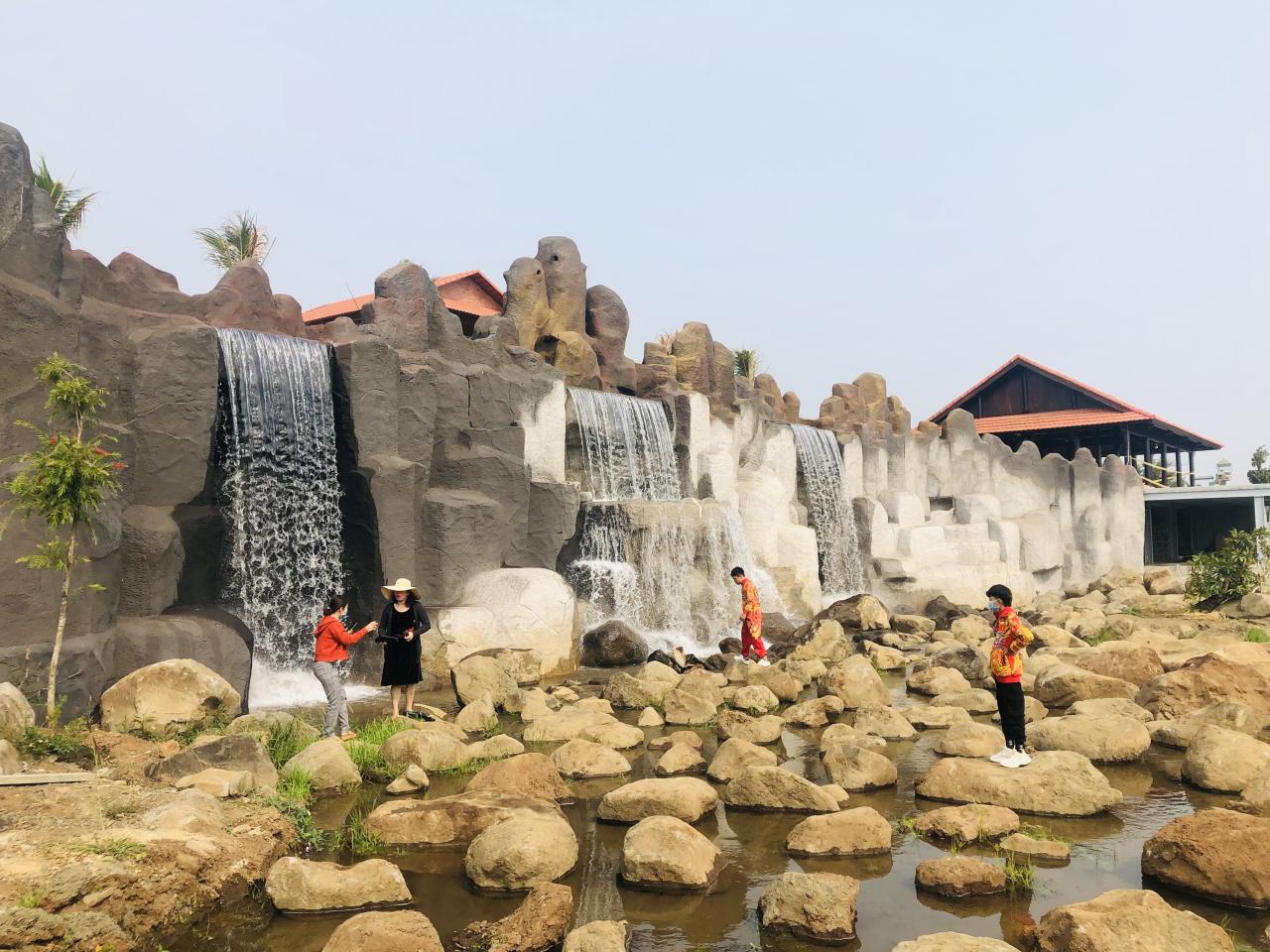 Trải nghiệm công viên nước ở khu du lịch sinh thái Xuân Thủy