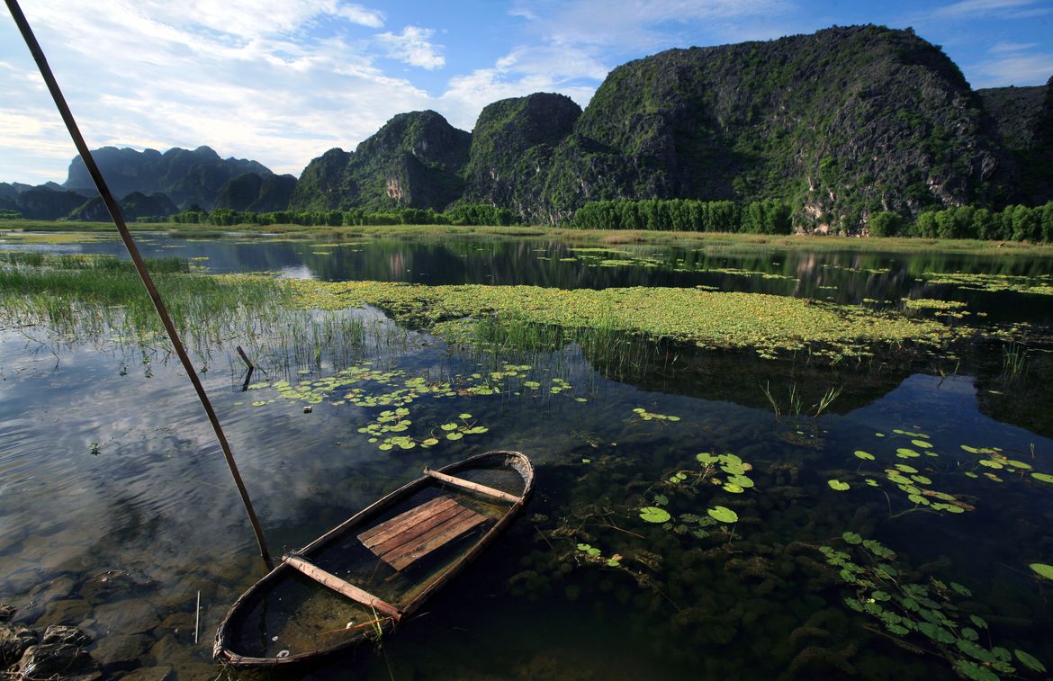 Đầm Vân Long - địa điểm nên ghé qua khi đến đồi cừu Ninh Bình