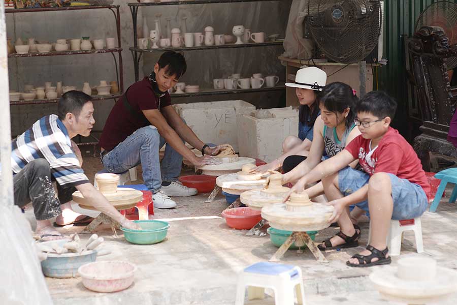 Làng gốm Bát Tràng - Bạn có thể thử tay nghề làm gốm của mình tại đây