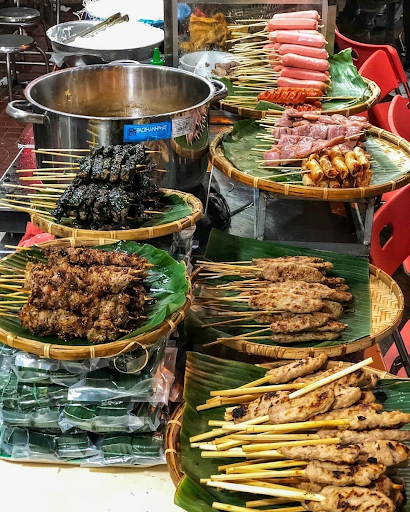 địa điểm ăn uống quy nhơn - Con phố ẩm thực Lê Văn Sở.