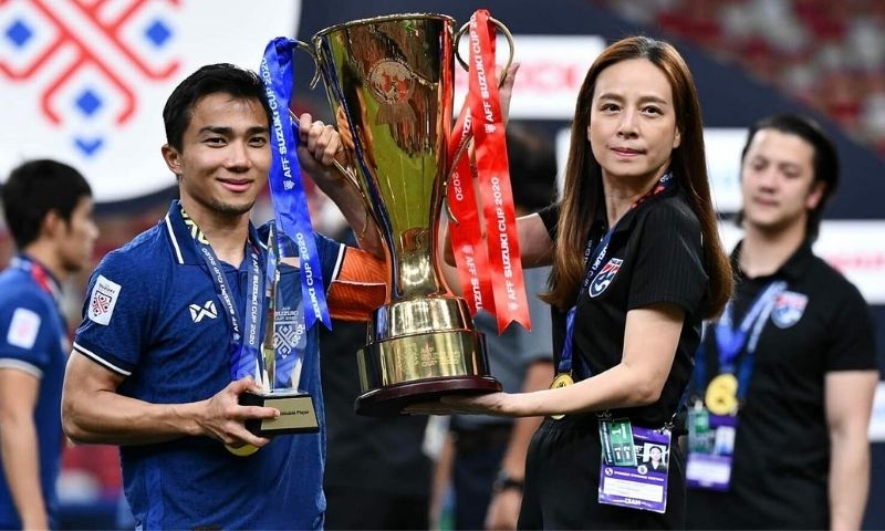 Ai là người phát minh ra bóng đá? Tác động của nó là gì?