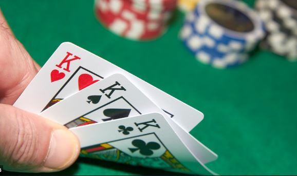 Quy tắc và lời khuyên của chuyên gia để chơi bài poker 3 lá hiệu quả