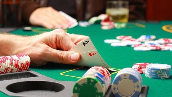Cơ chế gây nghiện cờ bạc: Những điều bạn cần biết | Vinmec