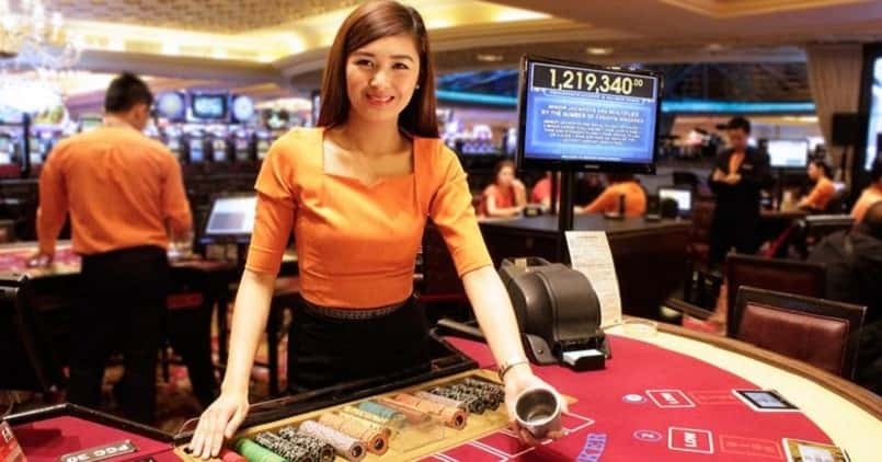 Dealer Là Gì Trong Casino? Khám Phá Thông Tin Thú Vị Về Dealer