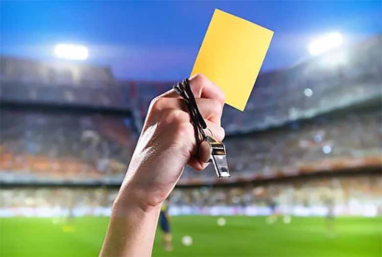 Thẻ vàng là gì? Những điều cần biết về thẻ vàng trong bóng đá