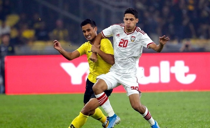 Tì đè trong bóng đá là gì? Cách luyện tập kỹ năng này