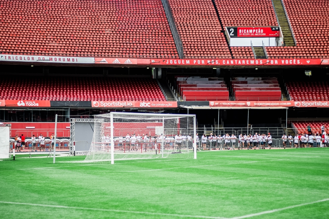 Tìm hiểu nhanh khung thành bóng đá bao nhiêu mét đúng nhất