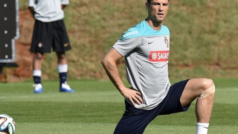 Khởi động trước khi đá bóng đúng cách