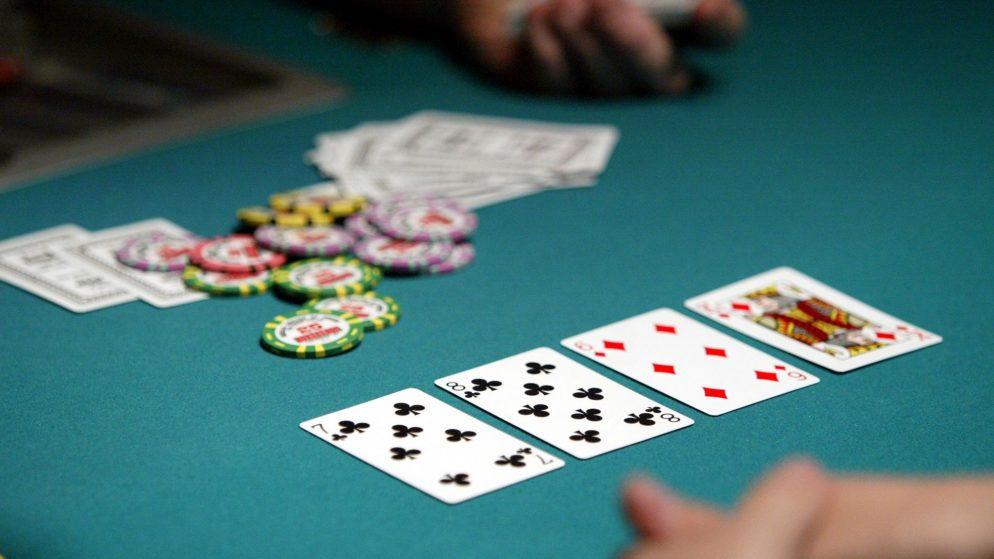 Hướng Dẫn Cách Phân Biệt Xì Tố Và Poker Đơn Giản Bạn Nên Biết