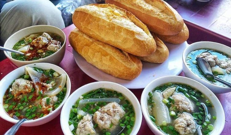 Bánh mì xíu mại Hoàng Diệu Đà Lạt