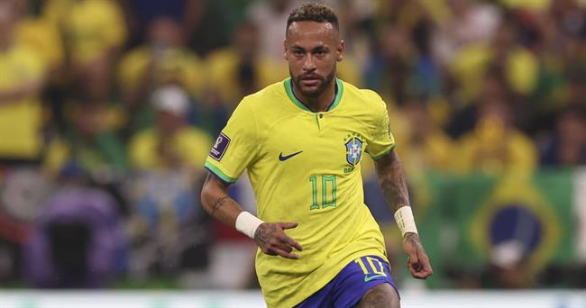 Mở tiệc sau thất bại của Brazil, Neymar bị chỉ trích dữ dội