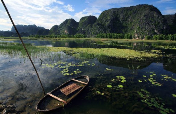 Đầm Vân Long - địa điểm nên ghé qua khi đến đồi cừu Ninh Bình
